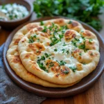 Französische Linsensuppe mit Knusperbrot und Feta