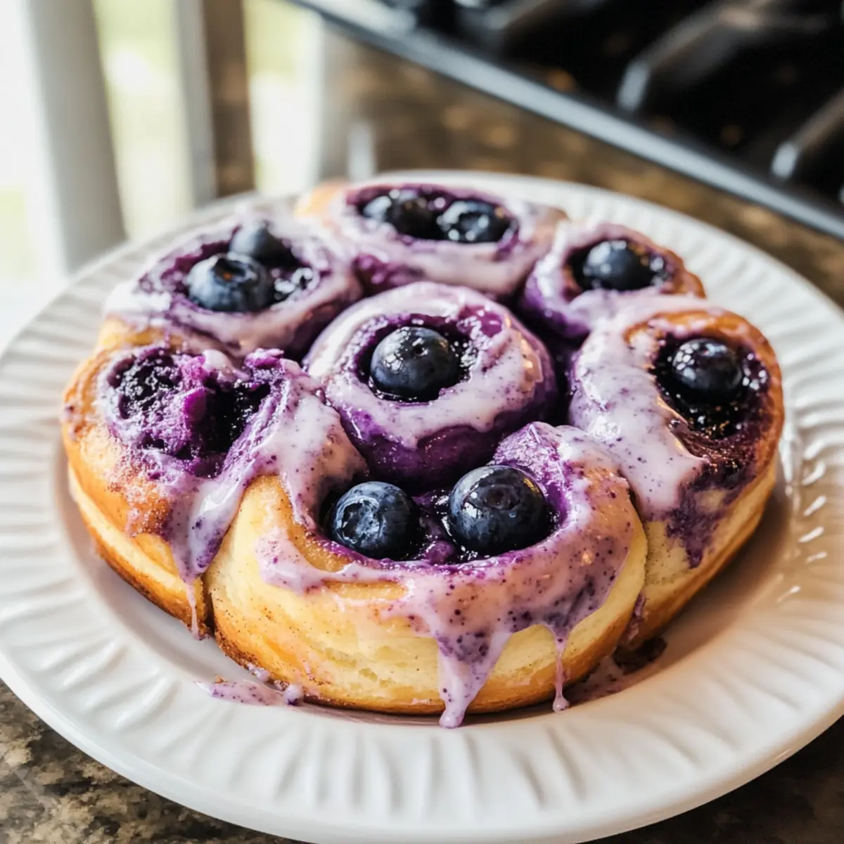 Heidelbeer-Zimtrollen mit köstlichem Frischkäse-Frosting 3