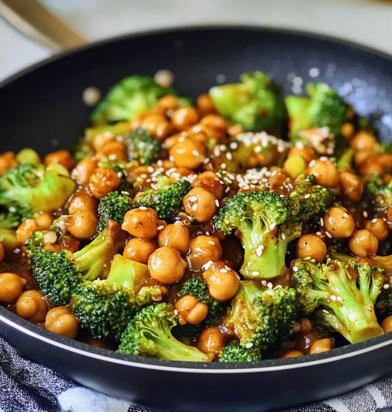 Simple broccoli pan with chickpeas