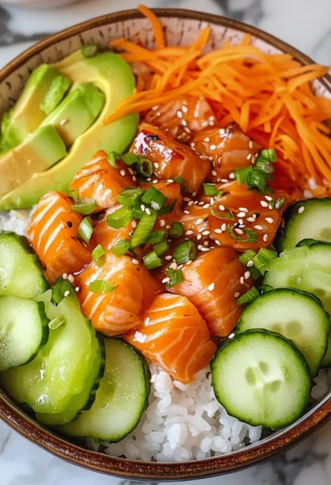 Poke-Bowl mit angebratenem Lachs Rezept
